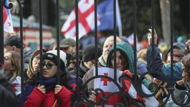 Грузинската полиция обискира домове на активисти, финансирали протестиращи